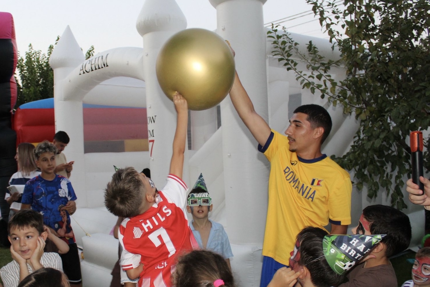 Balon uriaș cu surprize pentru petrecere